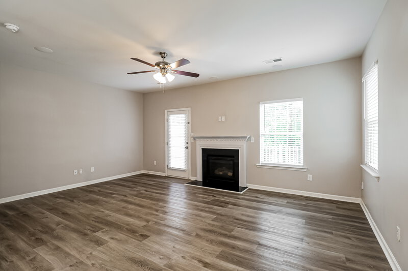 2,445/Mo, 9948 Evergreen Terrace Dr Charlotte, NC 28277 Family Room View 2