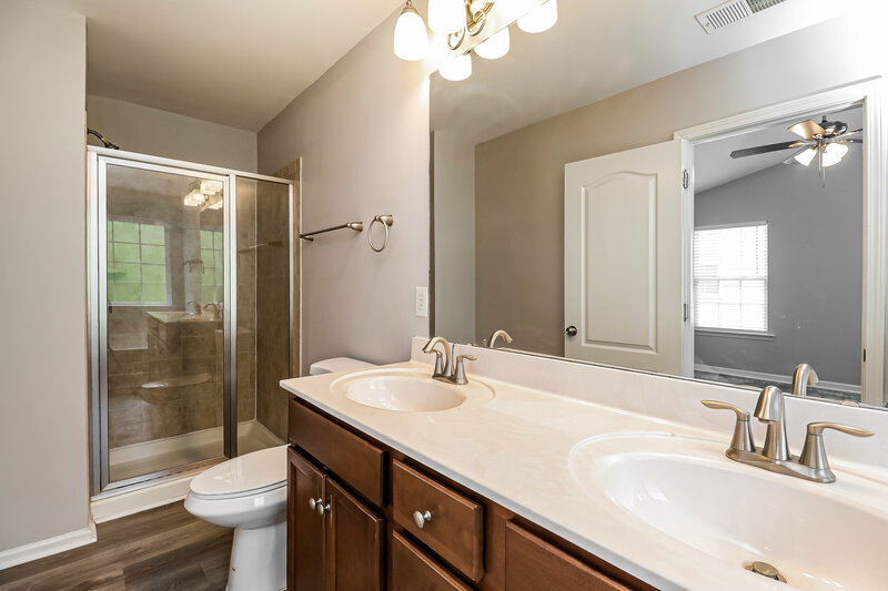 2,445/Mo, 9948 Evergreen Terrace Dr Charlotte, NC 28277 Main Bathroom View