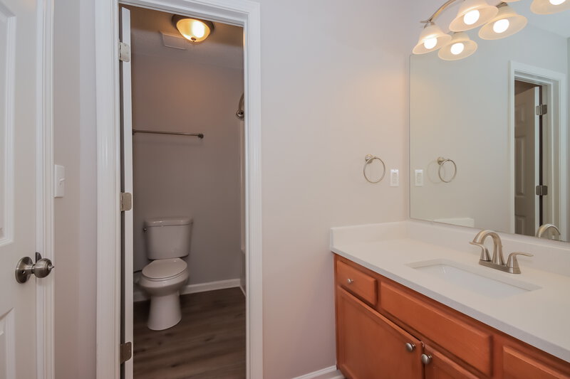 2,670/Mo, 8042 Christmas Ct Charlotte, NC 28216 Bathroom View