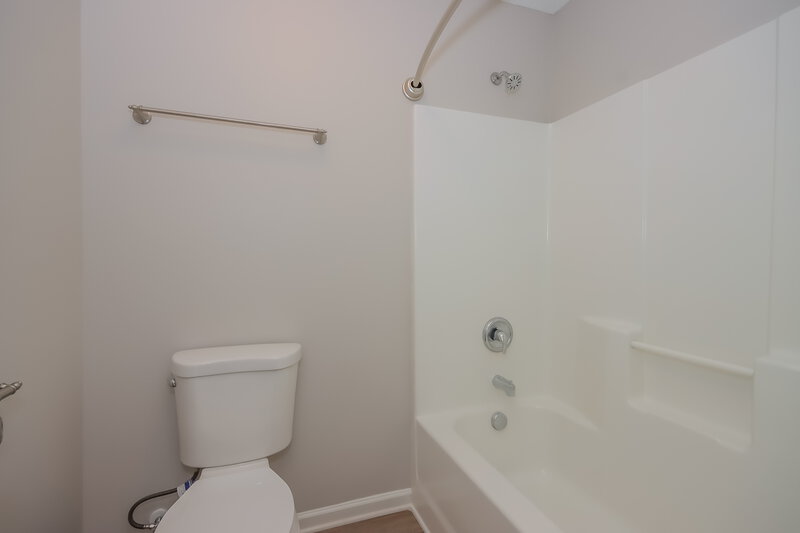 2,670/Mo, 8042 Christmas Ct Charlotte, NC 28216 Bathroom View 2