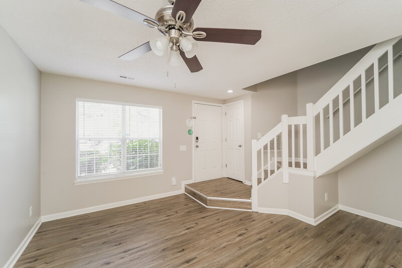 1,665/Mo, 5746 Prescott Ct Charlotte, NC 28269 Living Room View