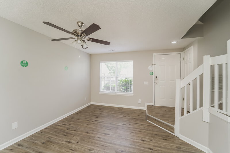 1,665/Mo, 5746 Prescott Ct Charlotte, NC 28269 Living Room View 2