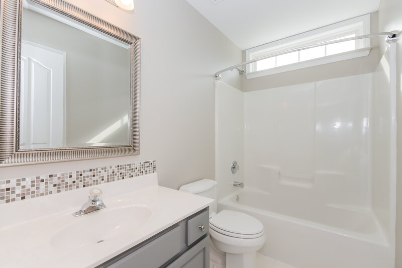 3,680/Mo, 17027 Stinson Ave Huntersville, NC 28078 Main Bathroom View