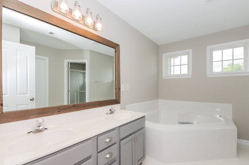 3,680/Mo, 17027 Stinson Ave Huntersville, NC 28078 Bathroom View