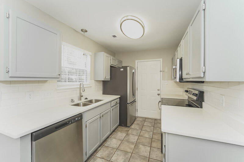 2,015/Mo, 12901 Angel Oak Dr Huntersville, NC 28078 Kitchen View 2