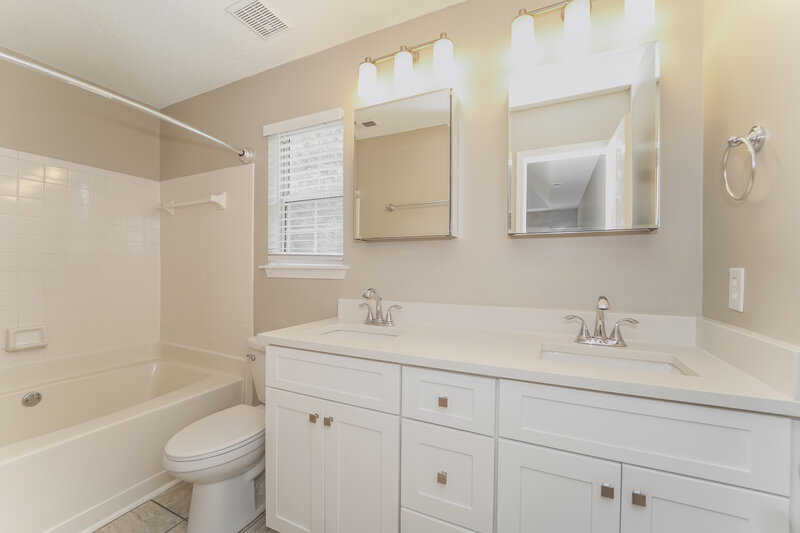 2,015/Mo, 12901 Angel Oak Dr Huntersville, NC 28078 Main Bathroom View