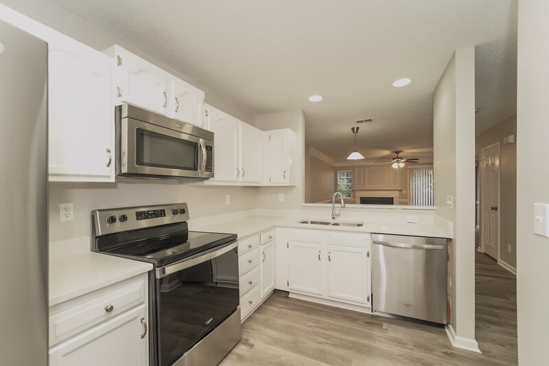 1,890/Mo, 3204 Summercroft Ln Charlotte, NC 28269 Kitchen View 2