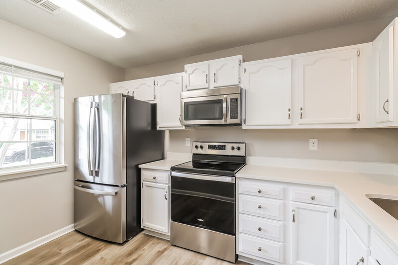 1,685/Mo, 3204 Summercroft Ln Charlotte, NC 28269 Kitchen View 2