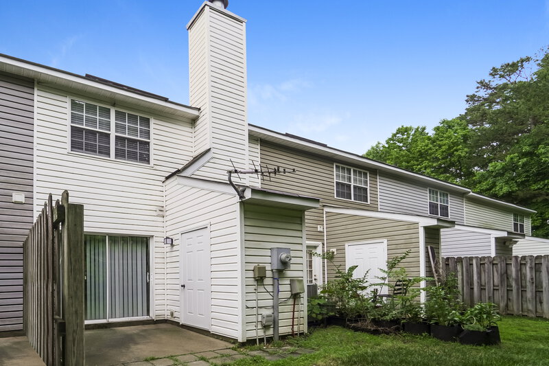 1,890/Mo, 3204 Summercroft Ln Charlotte, NC 28269 Rear View