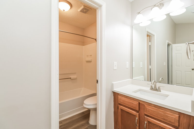 1,685/Mo, 3204 Summercroft Ln Charlotte, NC 28269 Bathroom View