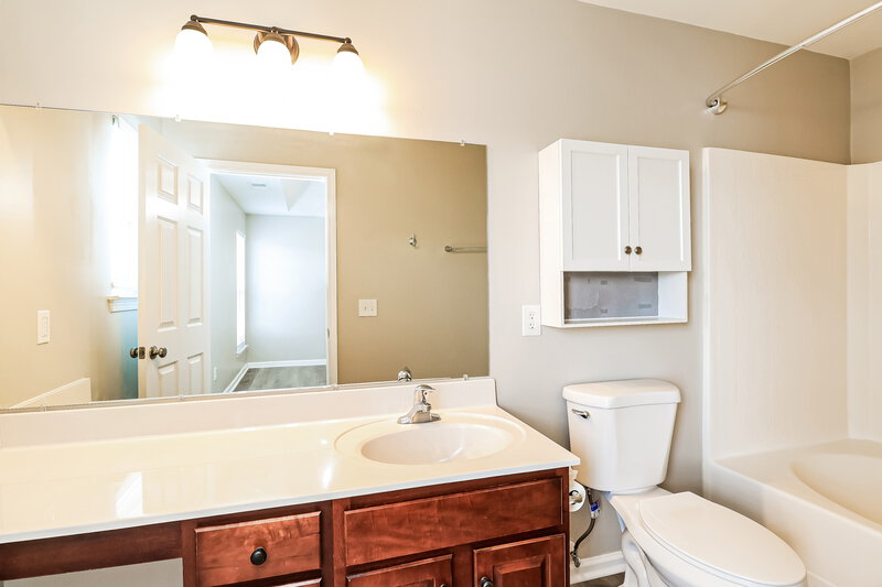 2,245/Mo, 10480 Alexander Martin Ave Charlotte, NC 28277 Main Bathroom View