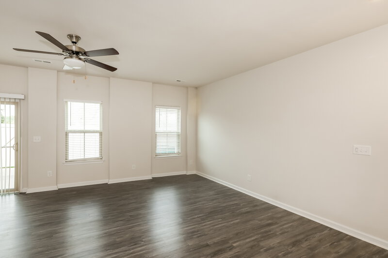 2,375/Mo, 307 Pond Place Ln Matthews, NC 28104 Living Room View