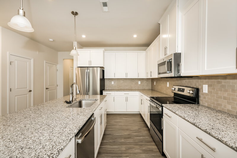 2,375/Mo, 307 Pond Place Ln Matthews, NC 28104 Kitchen View 3