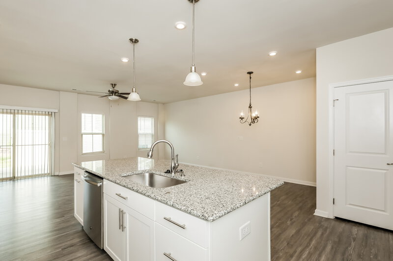 2,375/Mo, 307 Pond Place Ln Matthews, NC 28104 Kitchen View 4