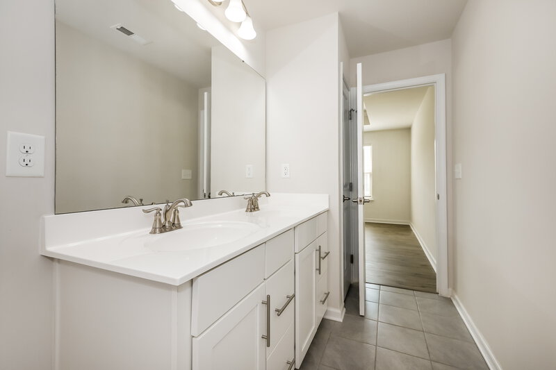 2,375/Mo, 307 Pond Place Ln Matthews, NC 28104 Main Bathroom View 2