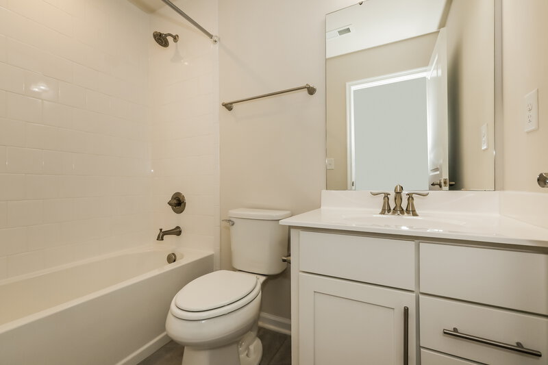 2,375/Mo, 307 Pond Place Ln Matthews, NC 28104 Bathroom View
