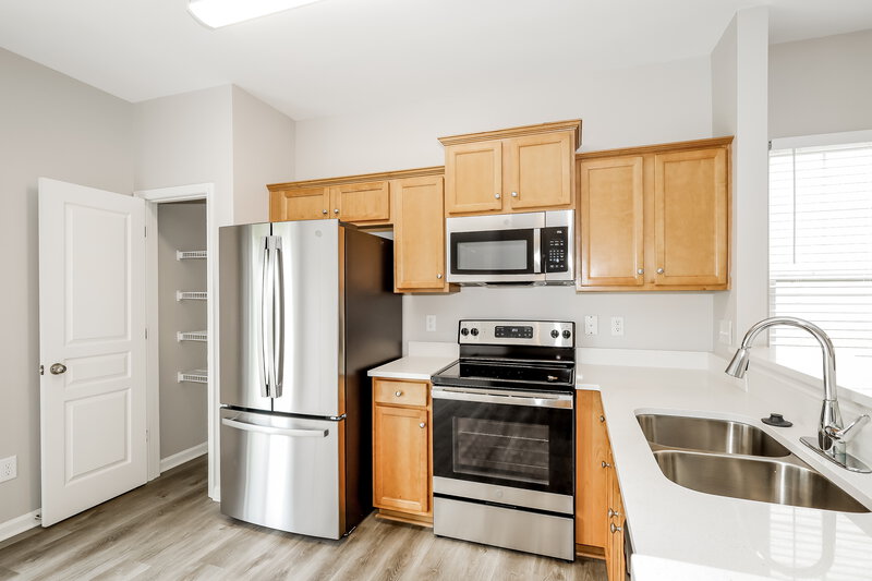 1,715/Mo, 13635 Calloway Glen Dr Charlotte, NC 28273 Kitchen View 4