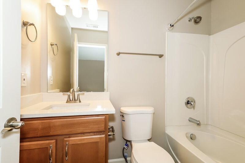 1,715/Mo, 7318 Hollow Brook Ct Fort Mill, SC 29707 Bathroom View