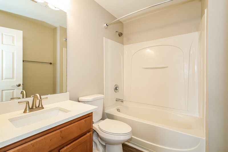 1,715/Mo, 7318 Hollow Brook Ct Fort Mill, SC 29707 Bathroom View 2