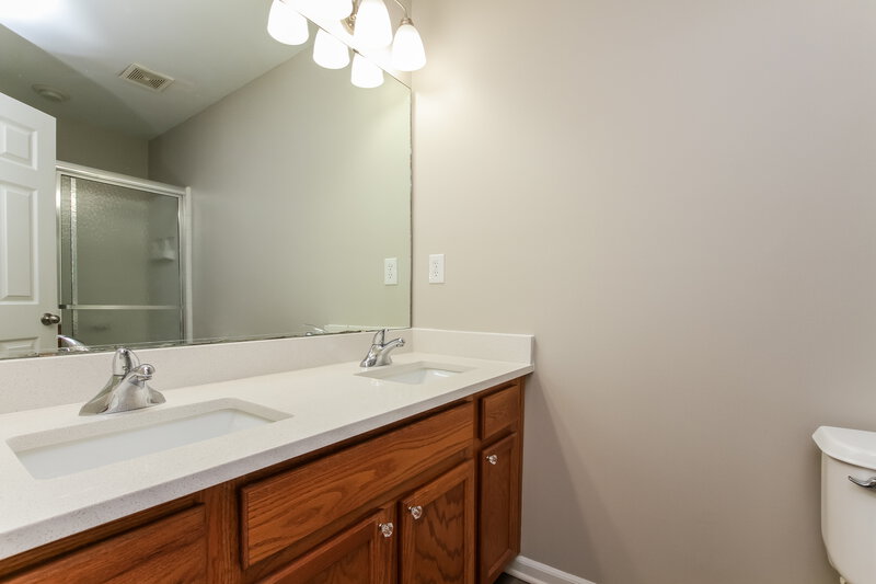 1,945/Mo, 364 Tidmarsh Ct NW Concord, NC 28027 Main Bathroom View