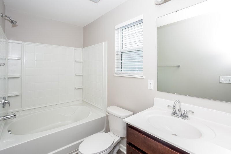 1,895/Mo, 12946 Hill Pine Rd Midland, NC 28107 Main Bathroom View