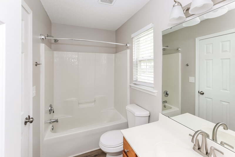 2,110/Mo, 1040 Sandy Point Dr SW Concord, NC 28025 Bathroom View