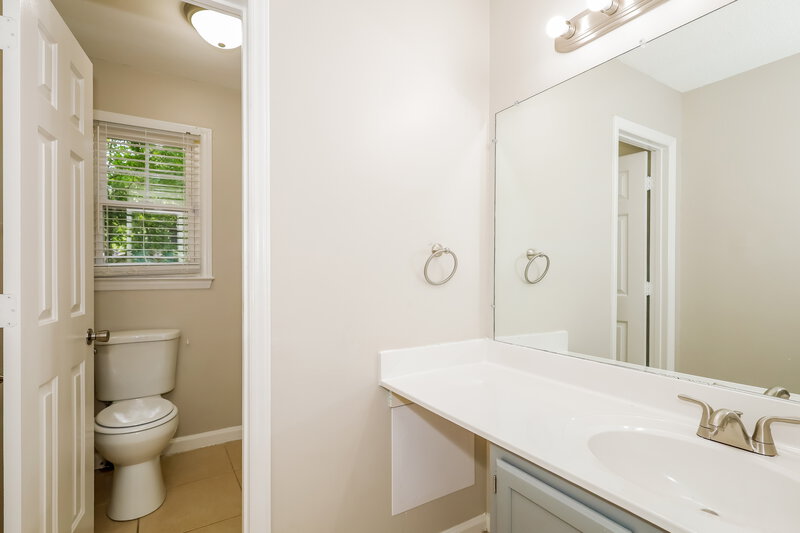 1,840/Mo, 6226 Rockshire Dr Charlotte, NC 28227 Main Bathroom View