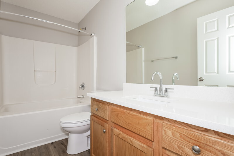 1,975/Mo, 3035 Teton Dr Gastonia, NC 28054 Main Bathroom View
