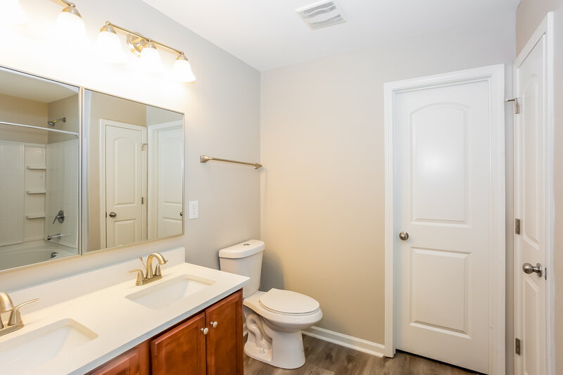 2,145/Mo, 3202 Kayla Ln Charlotte, NC 28215 Bathroom View
