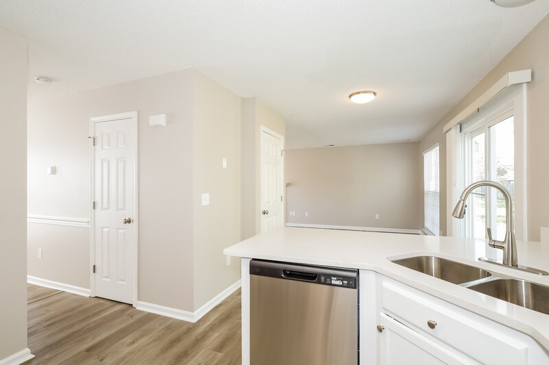 2,115/Mo, 6104 Brick Landing Dr Monroe, NC 28110 Kitchen View 4