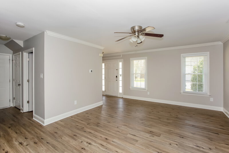 2,105/Mo, 4627 Waterbell Ln Waxhaw, NC 28173 Living Room View 2