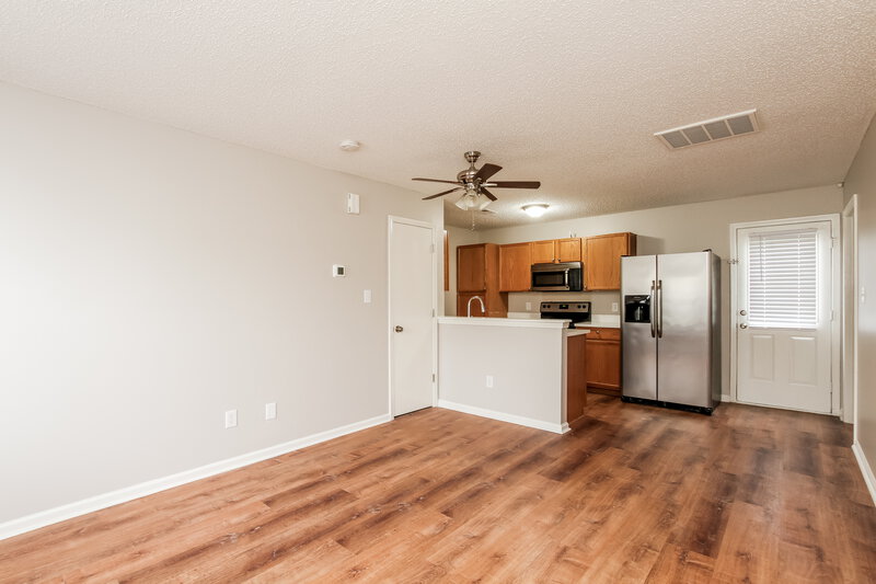 1,845/Mo, 5805 Greenway Vista Ln Charlotte, NC 28216 Living Room View 2
