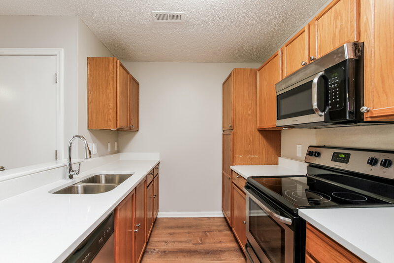 1,845/Mo, 5805 Greenway Vista Ln Charlotte, NC 28216 Kitchen View