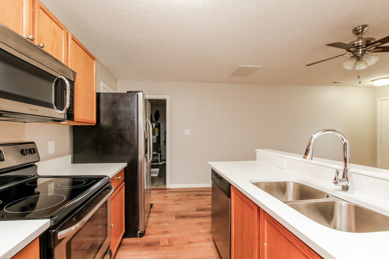 1,845/Mo, 5805 Greenway Vista Ln Charlotte, NC 28216 Kitchen View 2