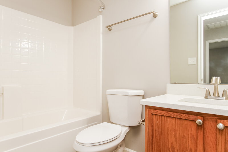 1,845/Mo, 5805 Greenway Vista Ln Charlotte, NC 28216 Bathroom View
