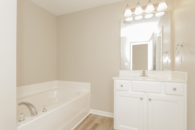 2,130/Mo, 7550 Coastal Way Huntersville, NC 28078 Main Bathroom View