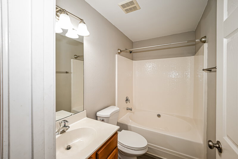 1,905/Mo, 3033 Kansas City Dr Monroe, NC 28110 Main Bathroom View