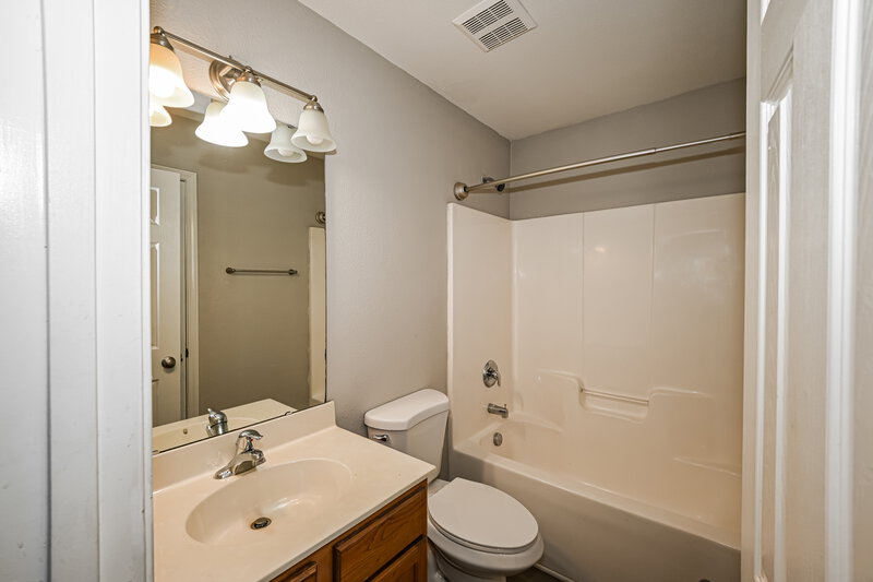 1,905/Mo, 3033 Kansas City Dr Monroe, NC 28110 Bathroom View