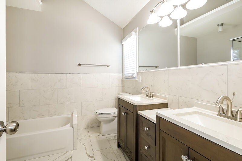 2,340/Mo, 14913 Forest Mist Way Charlotte, NC 28273 Main Bathroom View