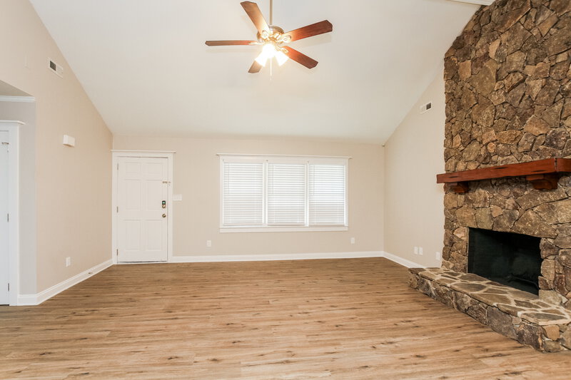 2,065/Mo, 105 Interlaken Pl Huntersville, NC 28078 Living Room View 2