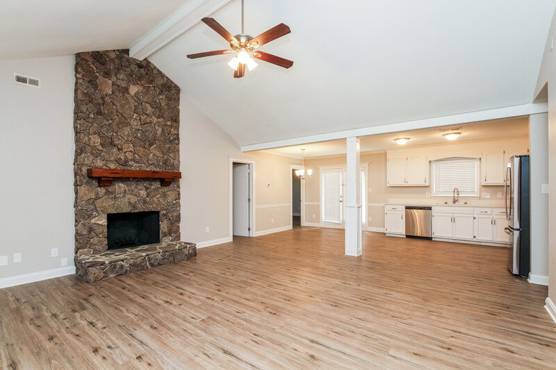 2,065/Mo, 105 Interlaken Pl Huntersville, NC 28078 Living Room View 3