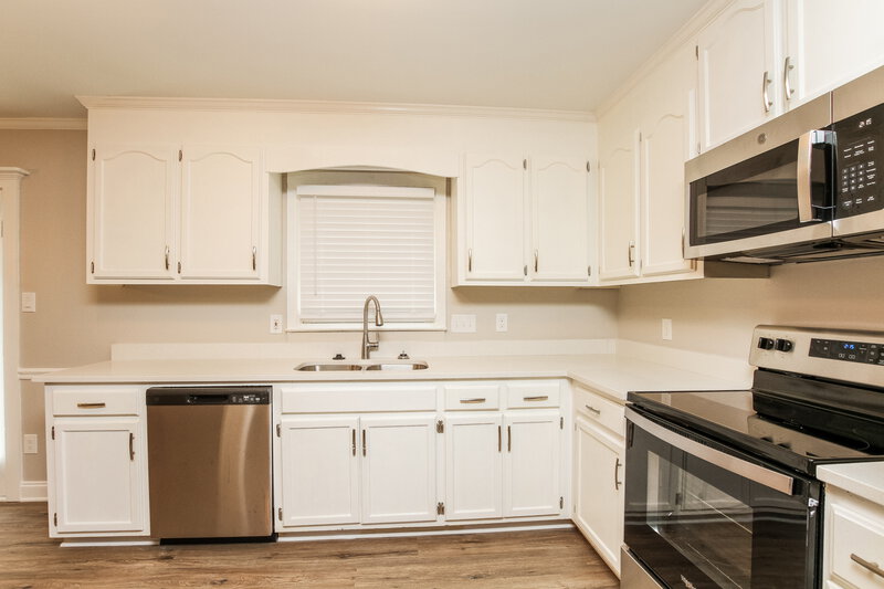 2,065/Mo, 105 Interlaken Pl Huntersville, NC 28078 Kitchen View