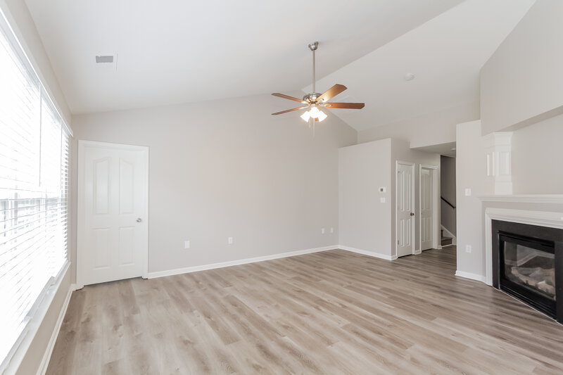 2,130/Mo, 10129 Green Hedge Ave Charlotte, NC 28269 Living Room View 2