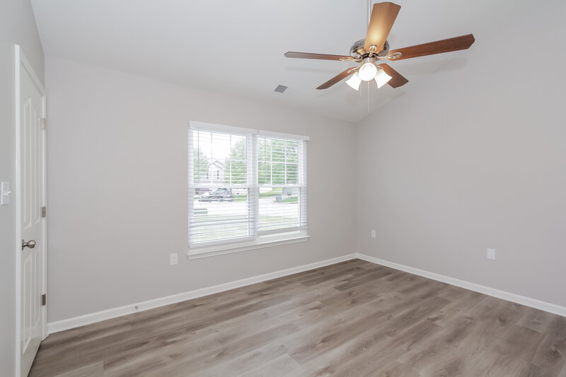 2,130/Mo, 10129 Green Hedge Ave Charlotte, NC 28269 Main Bedroom View 2