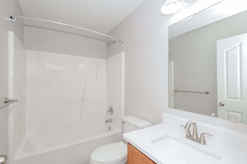 2,130/Mo, 10129 Green Hedge Ave Charlotte, NC 28269 Bathroom View