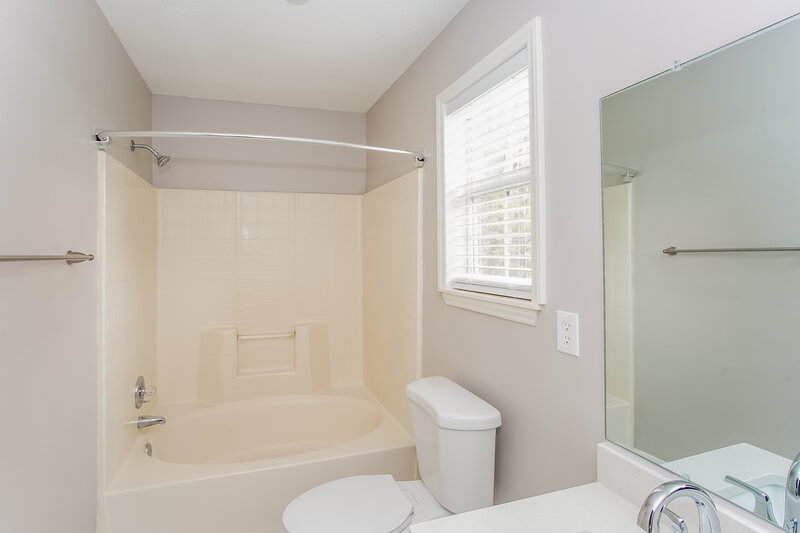 2,020/Mo, 10224 Brawley Ln Charlotte, NC 28215 Bathroom View