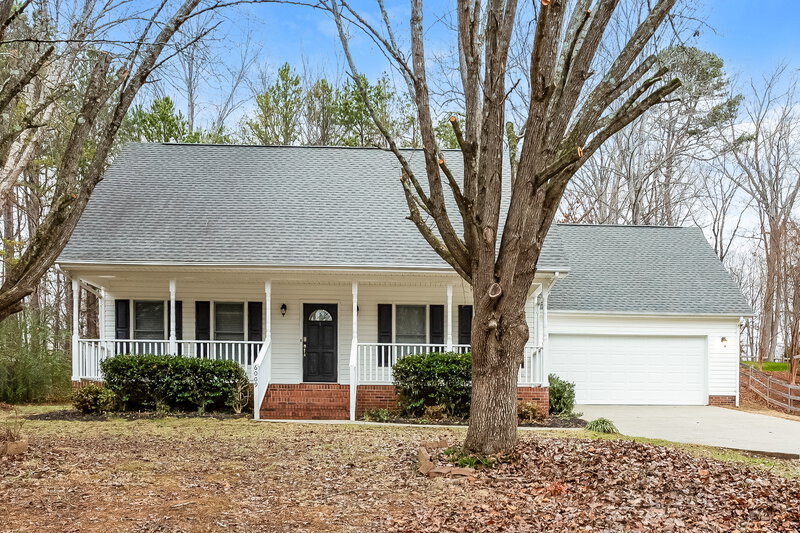 2,030/Mo, 6009 Burnt Mill Run Matthews, NC 28104 External View