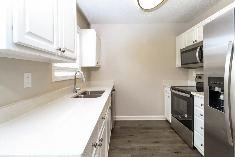 1,600/Mo, 2701 Brook Ridge Dr Bessemer City, NC 28016 Kitchen View 2