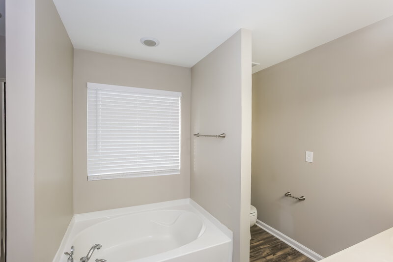 1,925/Mo, 2894 Deep Cove Dr NW Concord, NC 28027 Main Bathroom View