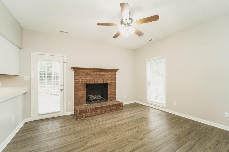 2,050/Mo, 1627 Bear Mountain Rd Charlotte, NC 28214 Living Room View 2